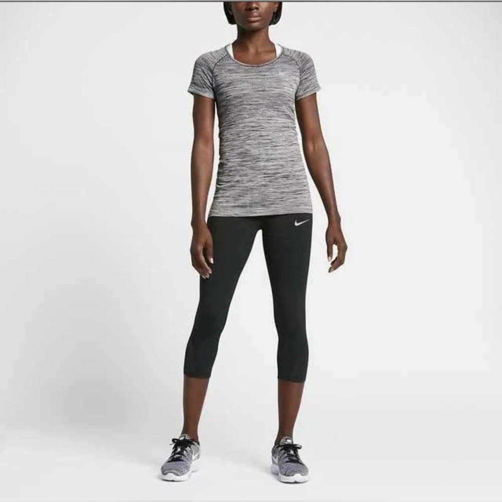 Nike Dry Knit Short Sleeve T-Shirt Black Heather Gray 831498-010 Wmn Size M